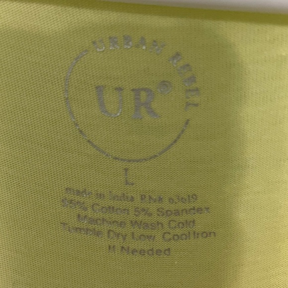 Urban real sunshine yellow crop top size L, super cute and comfortable - Picture 4 of 5